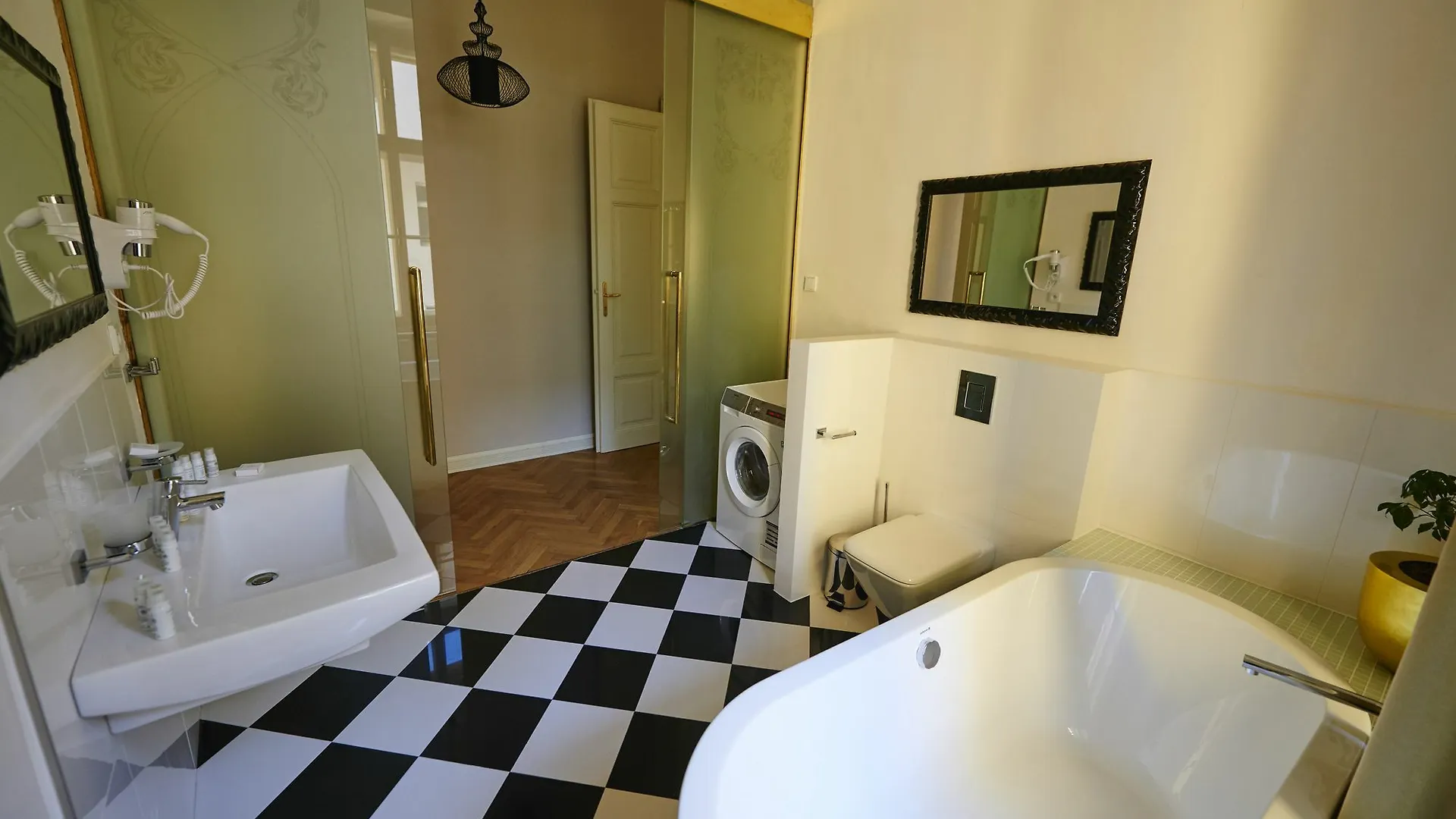 Opletalova Apartments Prague