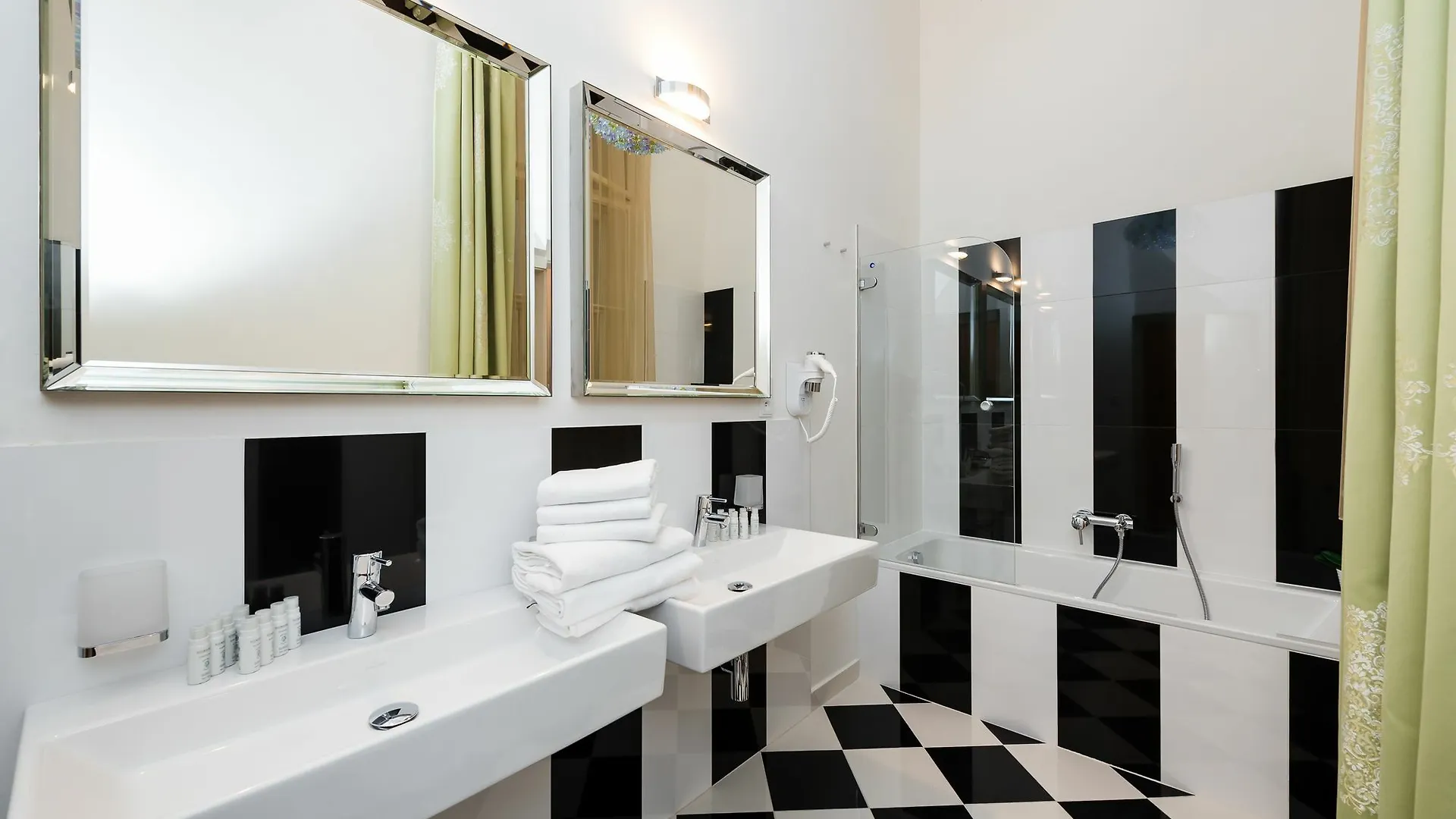Opletalova Apartments Praag